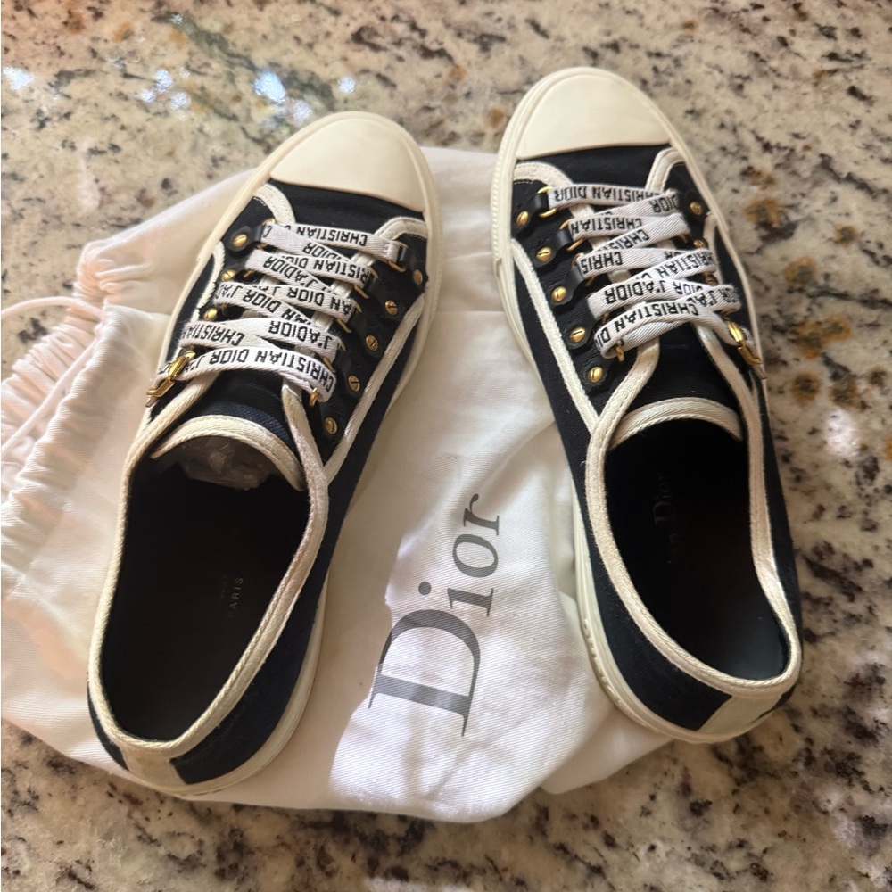 Trade for Suzy Walk’n’Dior sneakers - Picture 5 of 13
